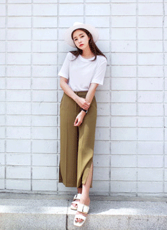 SideSlitHemWide-legPants