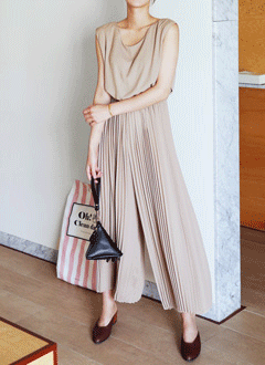 PleatsSleevelessJumpsuit