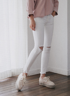 FrayedHemSkinnyPants