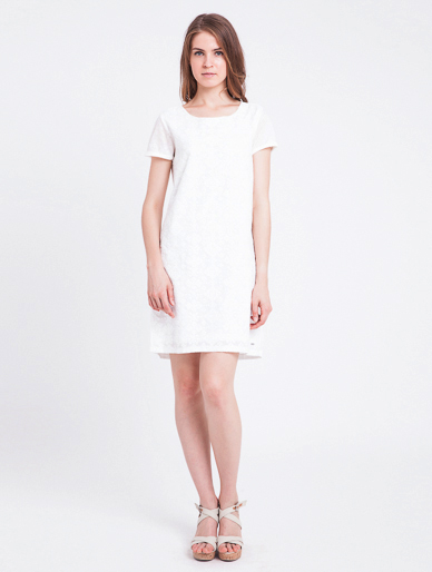 白色唯美刺绣典雅款连衣裙