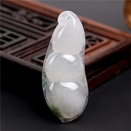 天然翡翠掛件--老坑冰種飄藍花瑩潤細膩精雕四季豆