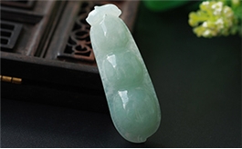 天然翡翠掛件--老坑冰糯種淺綠細(xì)膩精致雙面雕刻四季豆