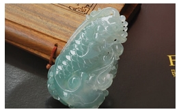 天然翡翠掛件--老坑冰種淺藍綠極細膩均勻水潤晶瑩飽滿厚實鏤空巧雕龍魚興海