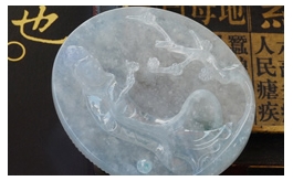 天然翡翠掛件--精品老坑冰種熒白微紫飄藍花潤透細雕傲雪寒梅美人如畫