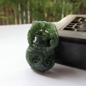 純天然新疆和田玉碧玉貔貅花瓶吊墜