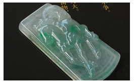天然翡翠掛件--老坑冰種淺綠底伴陽綠飄花水潤晶瑩精雕子岡牌馬到功成
