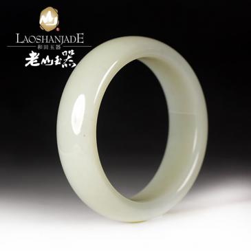 和田玉青白玉手鐲扁圓環形飽滿圓潤