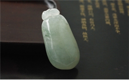 天然翡翠掛件--老坑冰糯種淺綠瑩潤細膩精工細雕福瓜