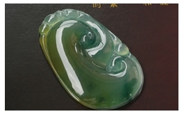 天然翡翠掛件--老坑冰種黃翡伴藍綠飄藍花極細膩均勻潤澤晶瑩雙面精雕萬事如意
