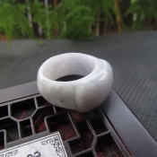 大方時(shí)尚純天然緬甸A貨翡翠玉馬鞍形戒指