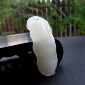 瑩白天然和田玉四季豆吊墜