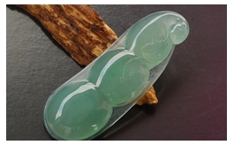 天然翡翠掛件--老坑高冰種滿色清瑩藍綠柔和水潤四季福豆