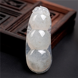 天然翡翠掛件--老坑冰種瑩潤細膩精雕飽滿四季豆