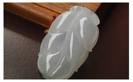 天然翡翠掛件--老坑冰糯種清雅瑩白均色極細(xì)膩潤澤飽滿厚實(shí)雙面精雕玉葉