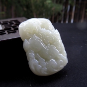 細(xì)潤(rùn)瑩白天然和田玉青白玉麒麟掛件