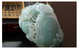 天然翡翠手把玩件--老坑冰種滿色清雅淺藍綠立體精雕納財貔貅