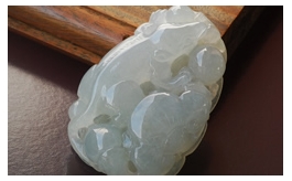 天然翡翠掛件--老坑冰種淺綠均色極細膩水潤鏤空精雕玉鼠運福