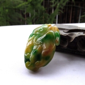 翡翠玉濃艷色彩福祿壽吊墜