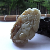 純天然新疆和田玉糖色如意童子把玩件