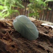 精品純天然緬甸老坑A貨細(xì)潤冰瑩精致玉葉子掛件