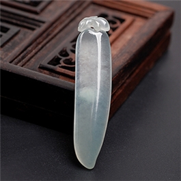 天然翡翠掛件--老坑冰種淺綠立體精雕細長福瓜