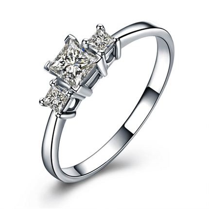 【爱的表达】白18K金公主方形钻石女士戒指