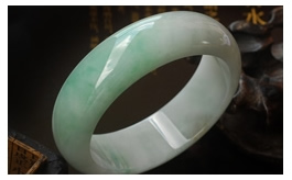 天然翡翠手鐲--老坑糯種清雅淺綠細膩均勻典雅大氣婉約厚裝超寬版富貴圓鐲(58)
