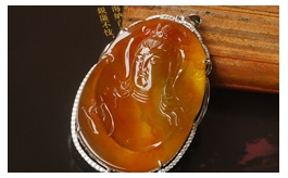 18K白金鑲鉆天然翡翠掛件--老坑冰種滿色黃翡水潤晶瑩滿包金鑲嵌大氣飽滿精雕慈悲觀音