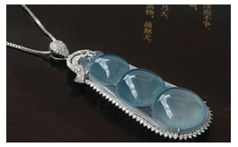 18K白金鑲鉆天然翡翠掛件-精品老坑冰玻種清雅藍綠均色晶瑩剔透飽滿圓潤奢華鑲嵌招財四季豆