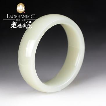 和田玉青白玉手鐲扁圓環形瑩潤飽滿