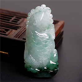 天然翡翠掛件--老坑冰糯種深綠飄花細膩晶瑩立體精雕年年有余
