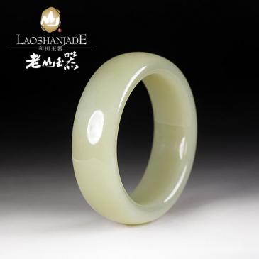 和田玉青白玉手鐲扁圓環(huán)形女款手鐲溫潤細(xì)膩