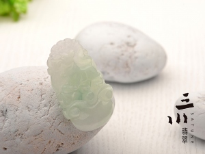 糯種天然A貨翡翠生肖狗吊墜