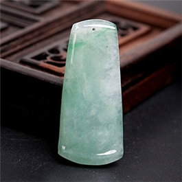 天然翡翠掛件--老坑冰糯種淺綠細膩圓潤精工細雕節節高