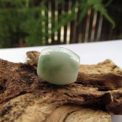 緬甸翡翠A貨細(xì)潤飄花轉(zhuǎn)運(yùn)珠吊墜