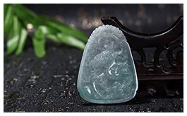 天然翡翠掛件--老坑冰種清亮細膩淺綠底飄花飛龍戲珠