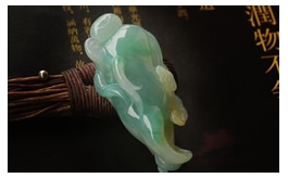 天然翡翠掛件--老坑冰種淺藍(lán)綠伴黃翡飄花細(xì)膩均勻水潤(rùn)晶瑩圓雕福壽延綿如意人參