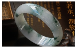 天然翡翠手鐲--老坑冰糯種瑩白底飄藍花細潤晶瑩典雅大氣圓潤厚裝寬版富貴圓鐲(60)