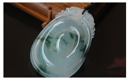 天然翡翠掛件--老坑冰糯種清雅瑩白底飄藍(lán)花細(xì)潤晶瑩飽滿厚實(shí)雙面精雕福在眼前