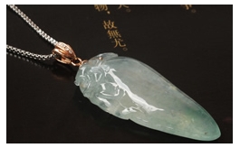 18K玫瑰金鑲鉆天然翡翠掛件--老坑冰玻種淺綠水潤晶瑩圓潤厚實精雕福瓜