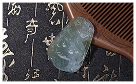 天然翡翠掛件--老坑冰種飄黃翡水潤晶瑩精致浮雕馬到功成