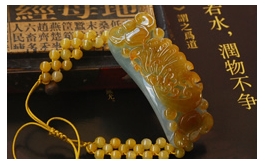 天然翡翠手鏈--老坑冰種清雅淺藍綠伴鮮潤黃翡細潤晶瑩俏色巧雕精工手編如意手鏈