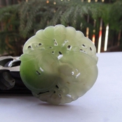 天然和田玉帶翠色福在眼前玉佩掛件