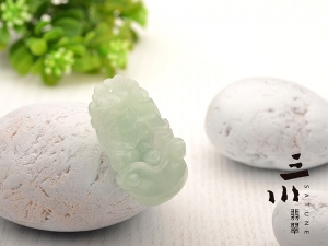 豆種天然A貨翡翠生肖狗吊墜