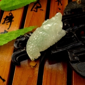 翡翠腰纏萬貫金蟾子掛件