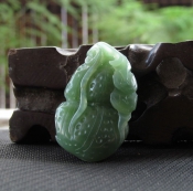 天然新疆和田玉碧玉生財有道花生掛件