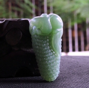 天然新疆和田玉碧玉菠菜綠靈鼠玉米吊墜