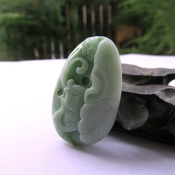 精美天然南陽玉獨山玉豆綠色荷包有余掛件