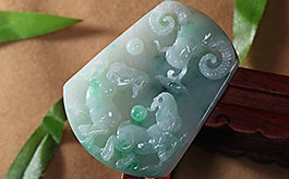 天然翡翠掛件--老坑冰糯種陽綠飄花細膩均勻厚實大氣雙面精雕三羊開泰