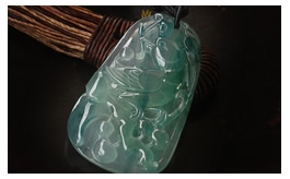 天然翡翠掛件--精品老坑冰玻種淺綠底飄藍(lán)花極細(xì)膩均勻晶瑩剔透圓潤厚實(shí)浮雕喜上眉梢